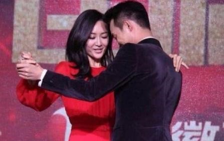 刘恺威首认二胎？51岁近况曝光与杨幂差距惊人（25字）