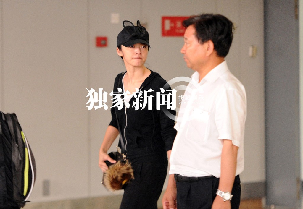 十五年前被骂渣男，如今评论区全是“对不起”：凌潇肃姚晨的离婚大戏谁是真正的受害者？